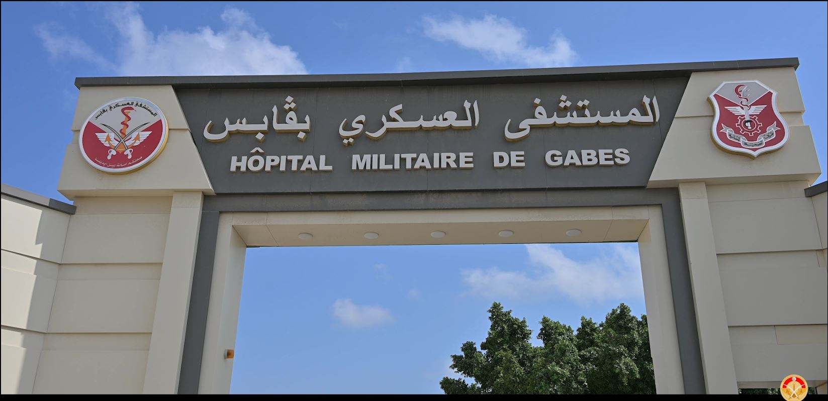 وزير الدفاع الوطني يزور المستشفى العسكري بقابس