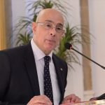 وزارة الدفاع الوطني تحتفي بيوم العلم وتكرّم المتفوقين من أبناء منتسبيها